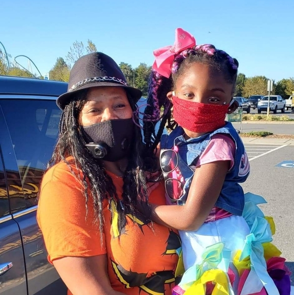 Meet your Posher’s Chiquita & Michael Womic❤️❤️ - Picture 8 of 16